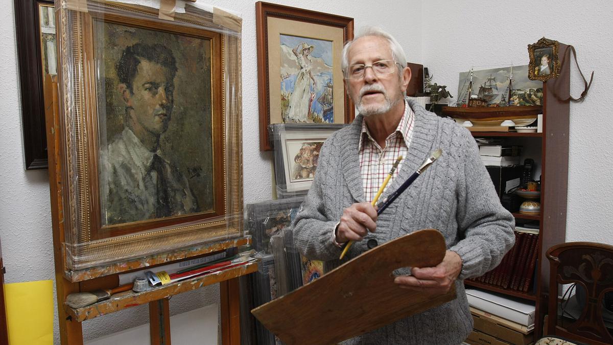 El pintor Rodrigo Vivar en su taller.