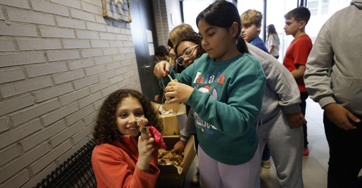 El colegio de La Carriona impulsa la Navidad sostenible en el centro social
