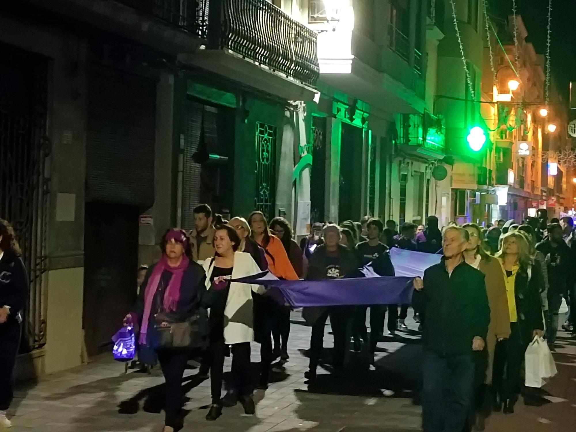 Una manifestación clama en Alzira contra la violencia machista