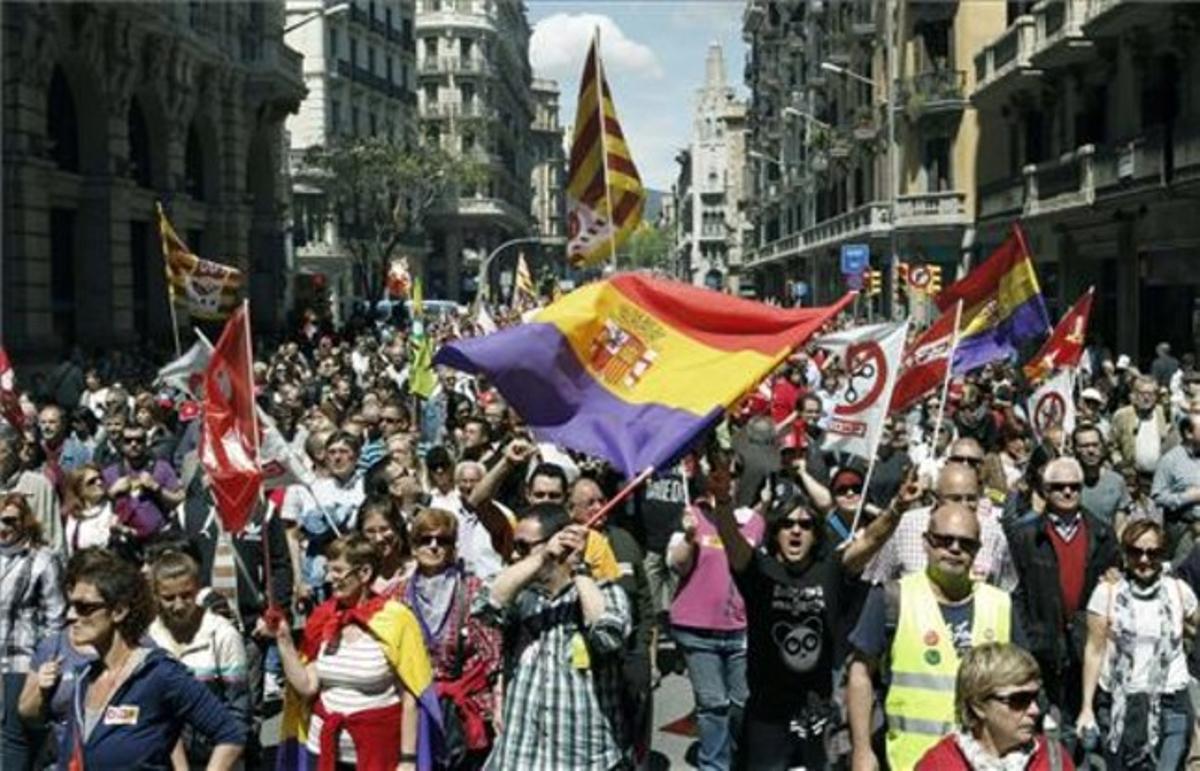 Multitudinària manifestació de Barcelona, convocada per CCOO i UGT.