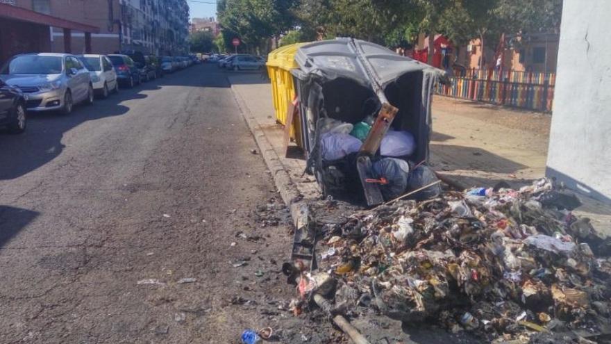 Arden otros dos contenedores en el Distrito Sur