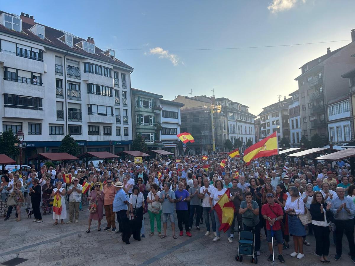 EN IMÁGENES: Concentración en Villaviciosa en apoyo de Ceuta EN IMÁGENES: Concentración en Villaviciosa en apoyo de Ceuta
