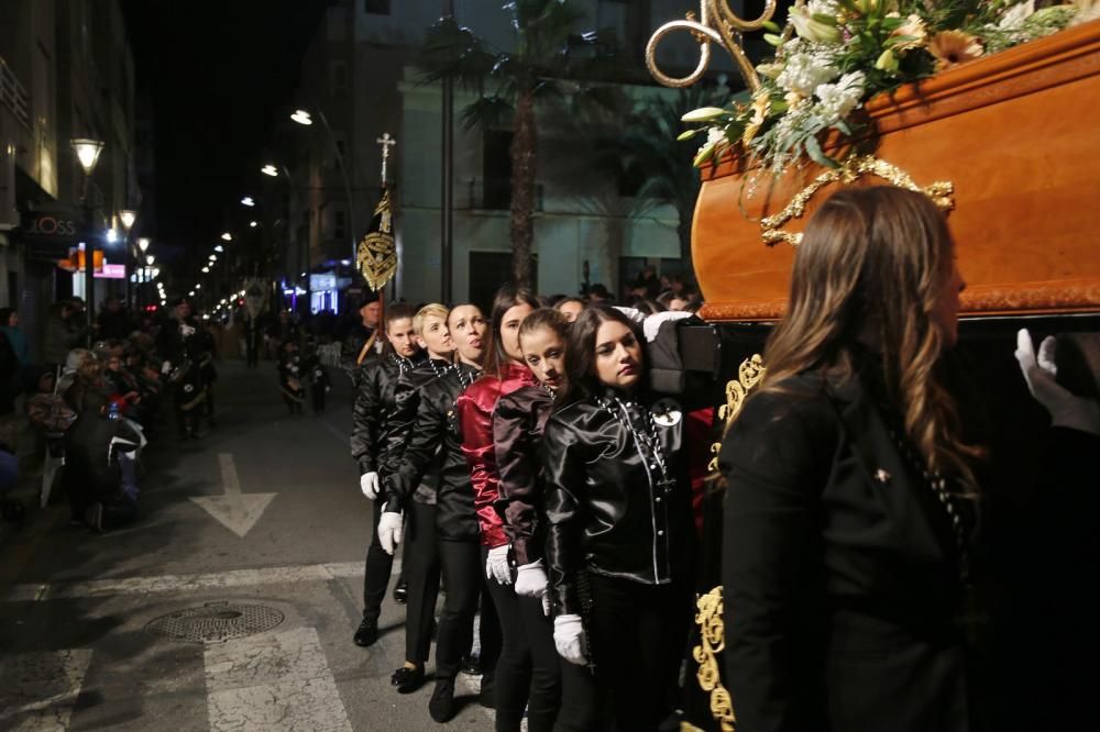 Miles de personas contemplaron el paso de las imágenes de las seis cofradías que participan en Lunes Santo