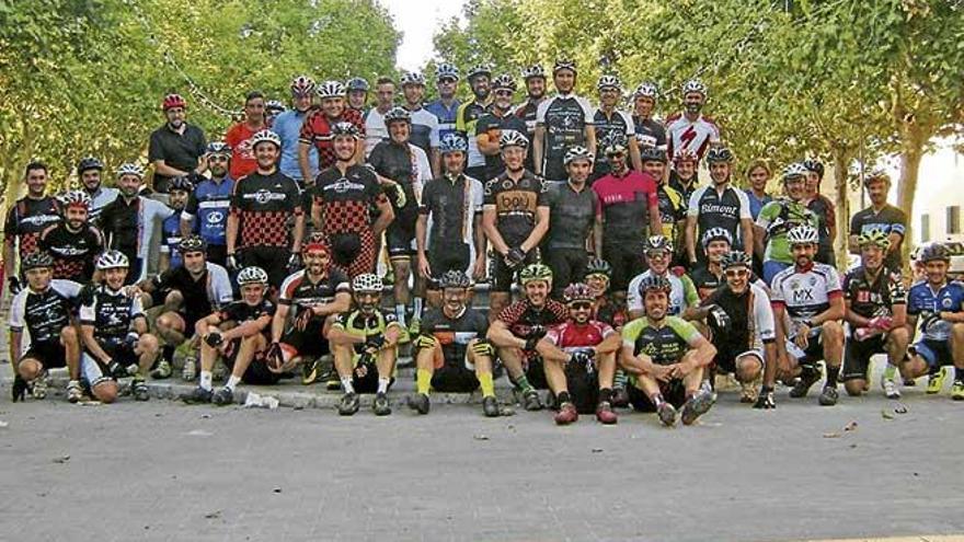 Carrera ciclista nocturna en Maria