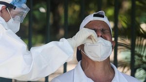 L’efecte psicològic de ‘gripalitzar’ la covid: «Es busca una sensació de control i seguretat»