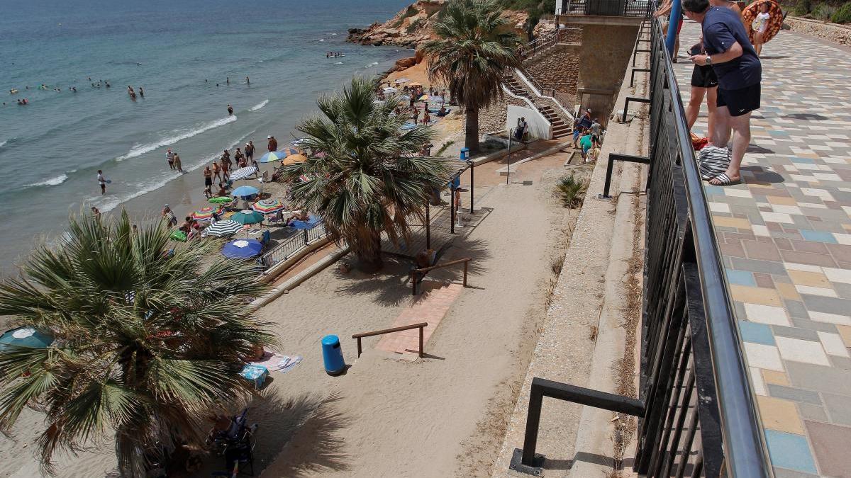 Orihuela cierra sus playas a partir de la 1 de la madrugada