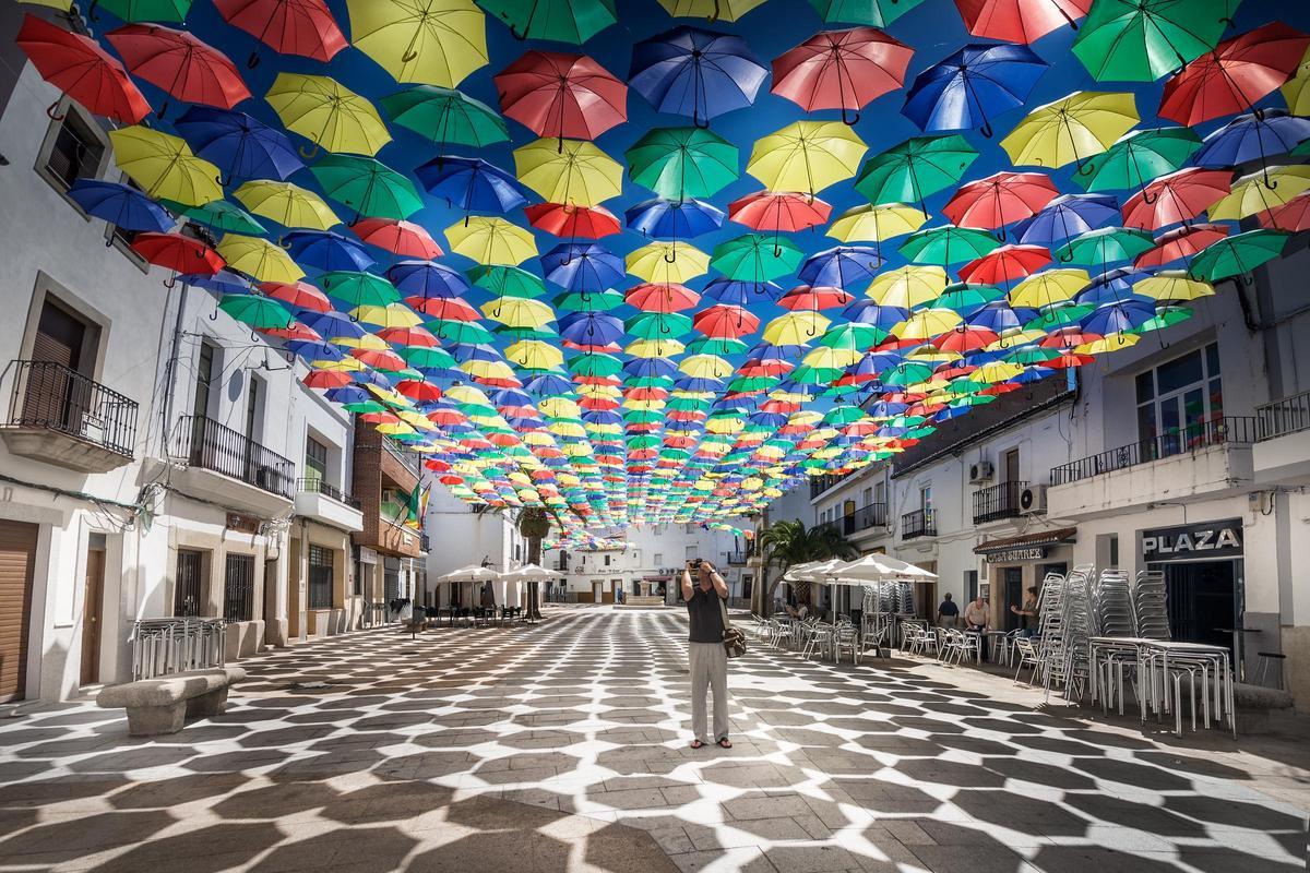 Plaza de Los Paraguas de Malpartida de Cáceres.