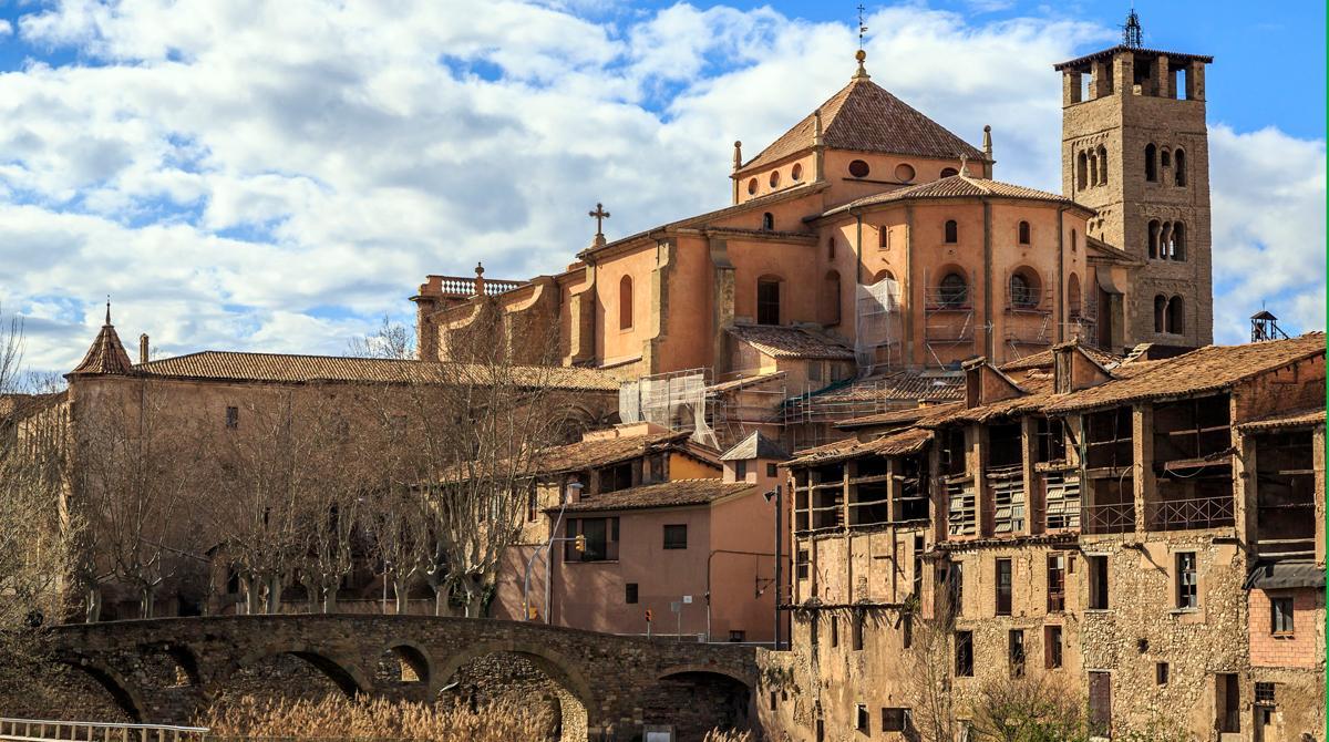 La catedral y el puente romano de Vic.