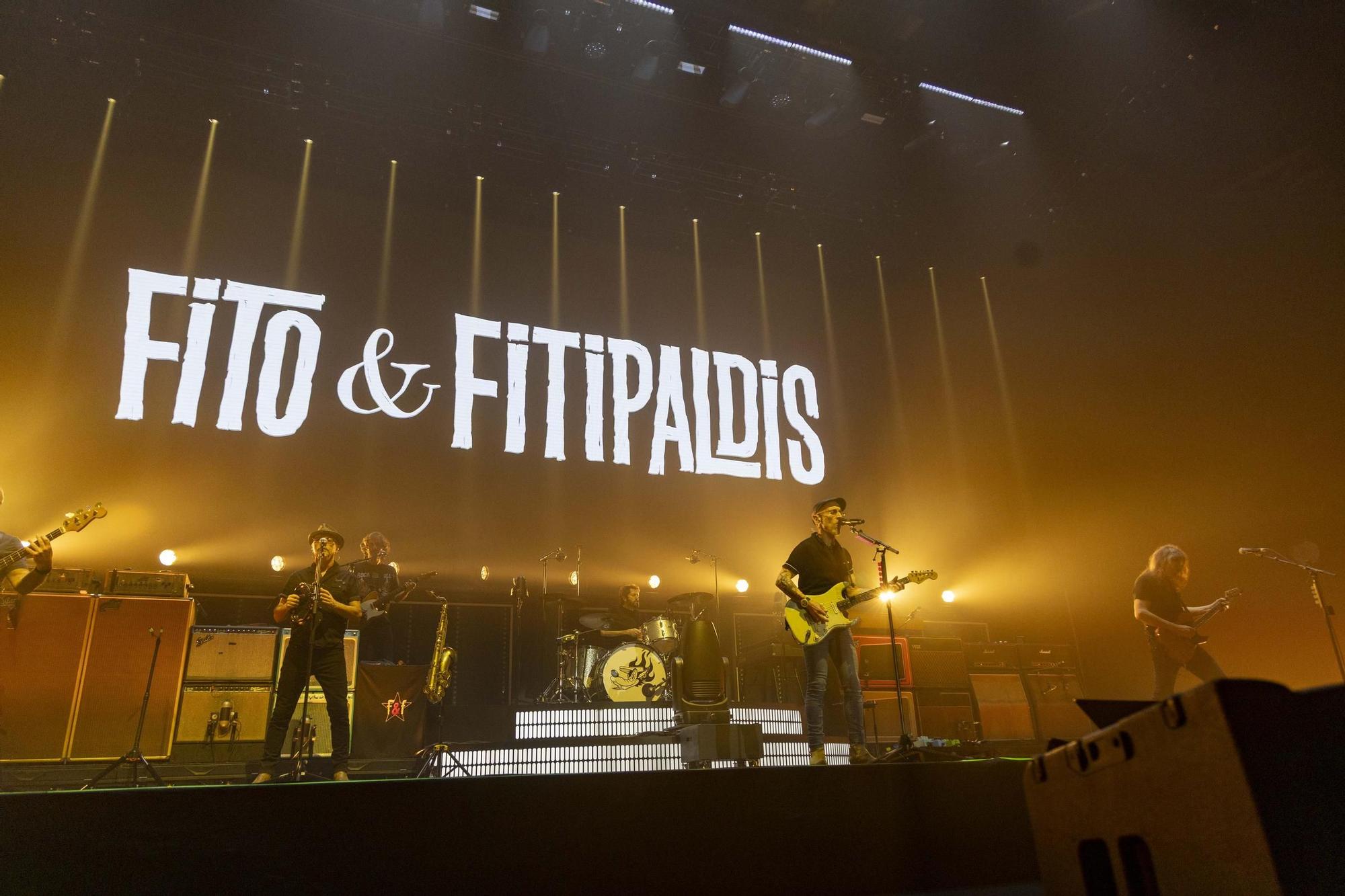 El Multiusos Fontes do Sar a los pies de Fito y sus fitipaldis