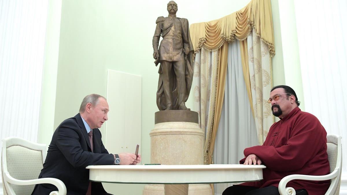 Vladimir Putin y Steven Seagal, en el Kremlin