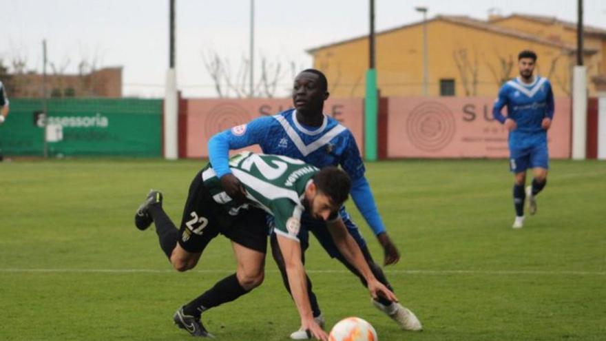 Varese, en una jugada del Peralada-Badalona (1-1).