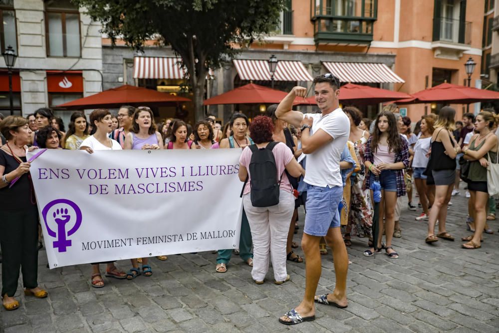 Concentraciones en Palma y en Cala Rajada en contra de la manada alemana