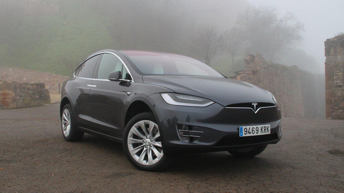 El Model X es enorme. Impone tenerlo delante.