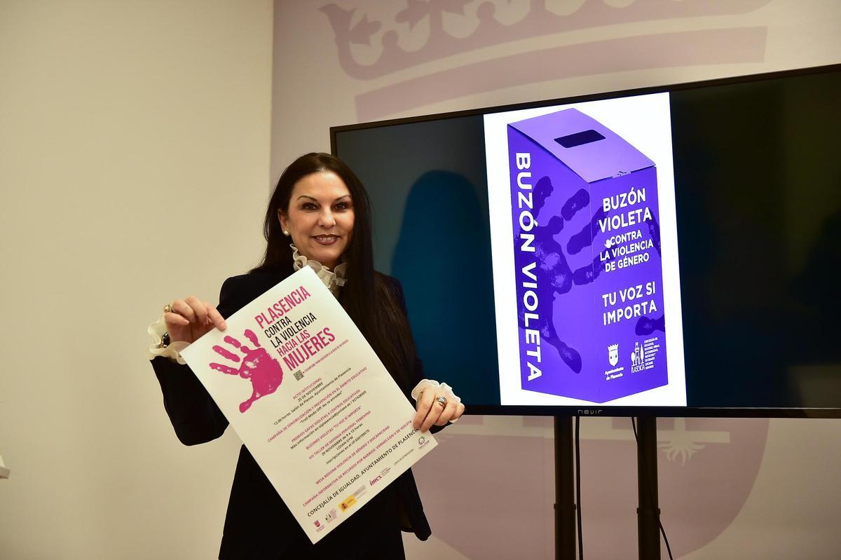 La Concejala de Igualdad de Plasencia, tras presentar las actividades por el 25N.