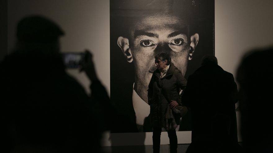 El Centro Niemeyer junta en Avilés literatura y pintura en una muestra de obra gráfica de Dalí