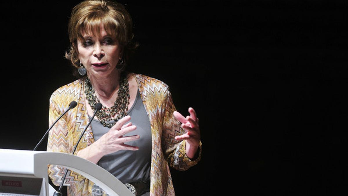 Isabel Allende, durante la conferencia que ofreció, el miércoles en México,durante el II Congreso Internacional 'La Experiencia Intelectual de las Mujeres en el Siglo XXI'.