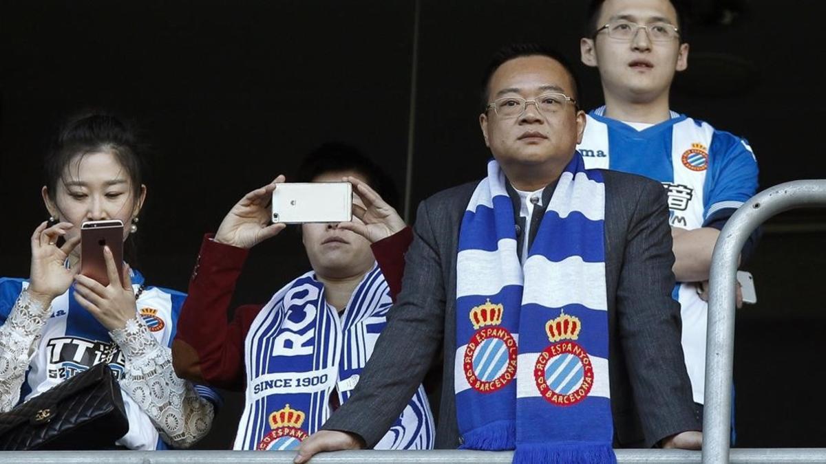 Chen Yansheng, en el palco del estadio del Espanyol.