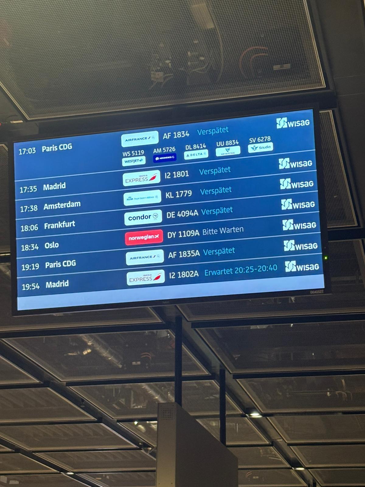 Dos días después, el equipaje del IB1801 sigue sin aparecer y algunos pasajeros ya han pedido envío a Madrid.