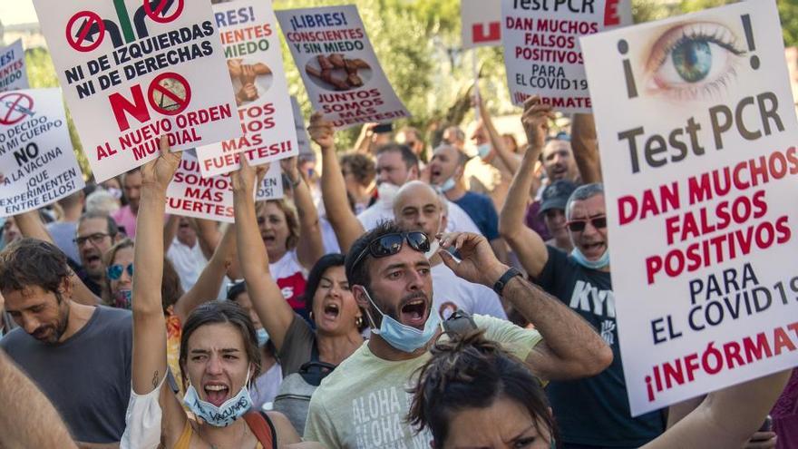 Der Arzt (nicht im Bild) hatte unter anderem an Anti-Corona-Demos in Madrid teilgenommen.