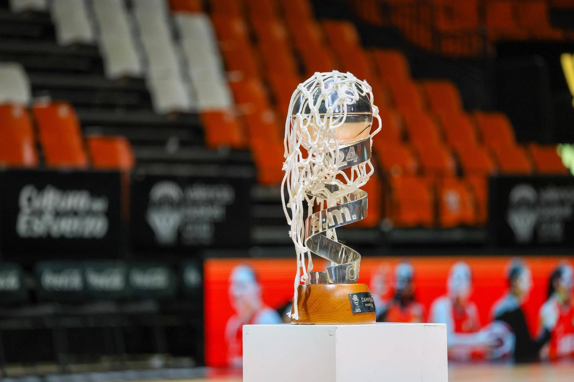 La fiesta llegó a la Fonteta: Así celebraron la Copa de la Reina