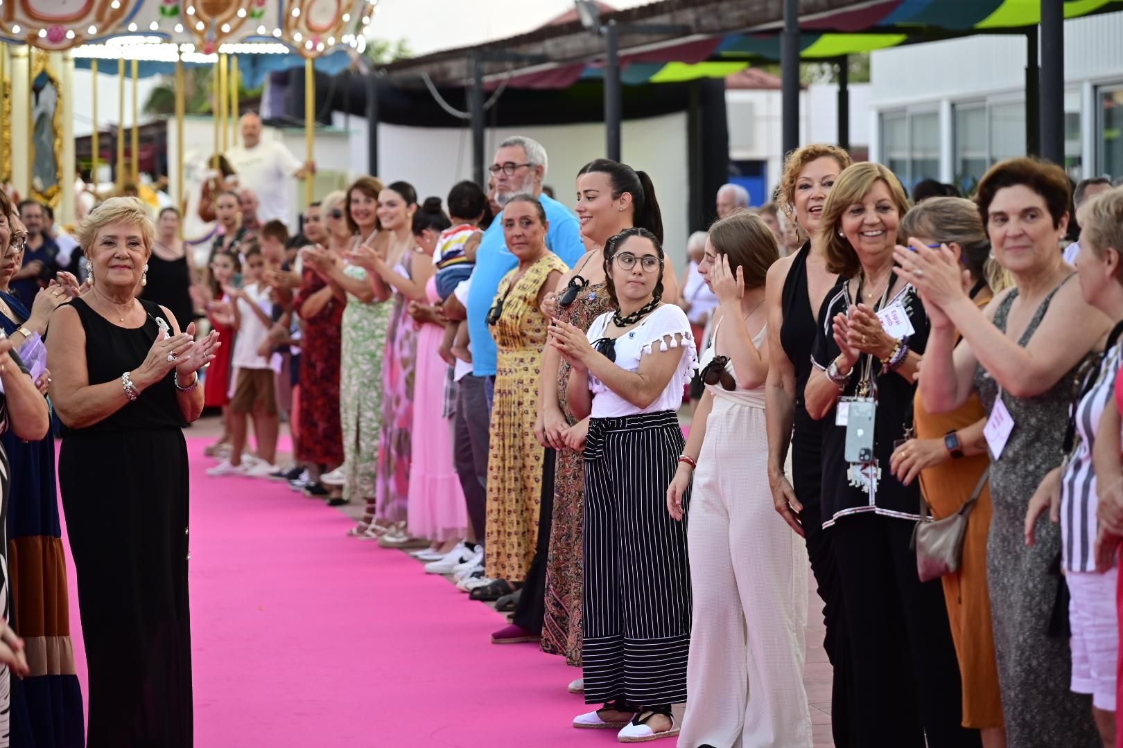El Moll de Costa se viste de moda con el desfile solidario de Cáritas