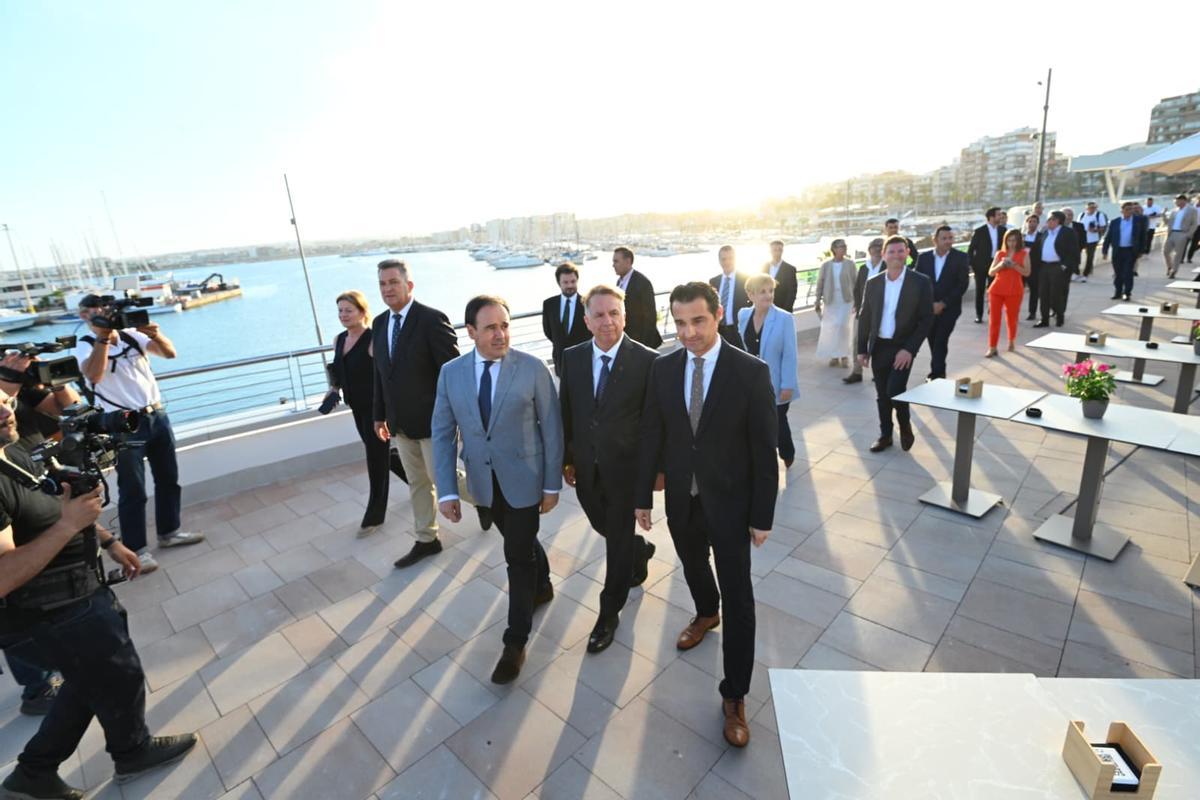 Torrevieja estrena el Paseo del Mar como nuevo espacio de ocio en el puerto