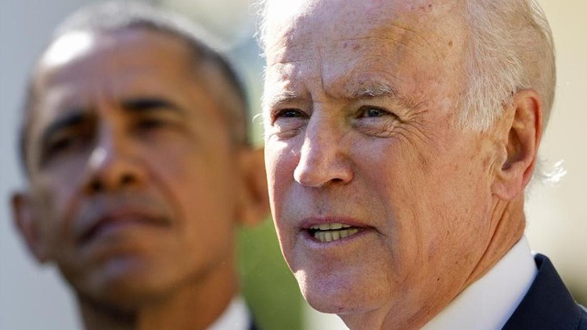Joe Biden, junto a Obama, anuncia la decisión.