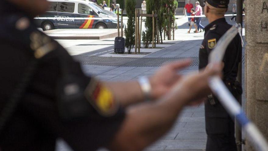 Alarma en la Plaza de la Constitución de Salamanca por una maleta abandonada