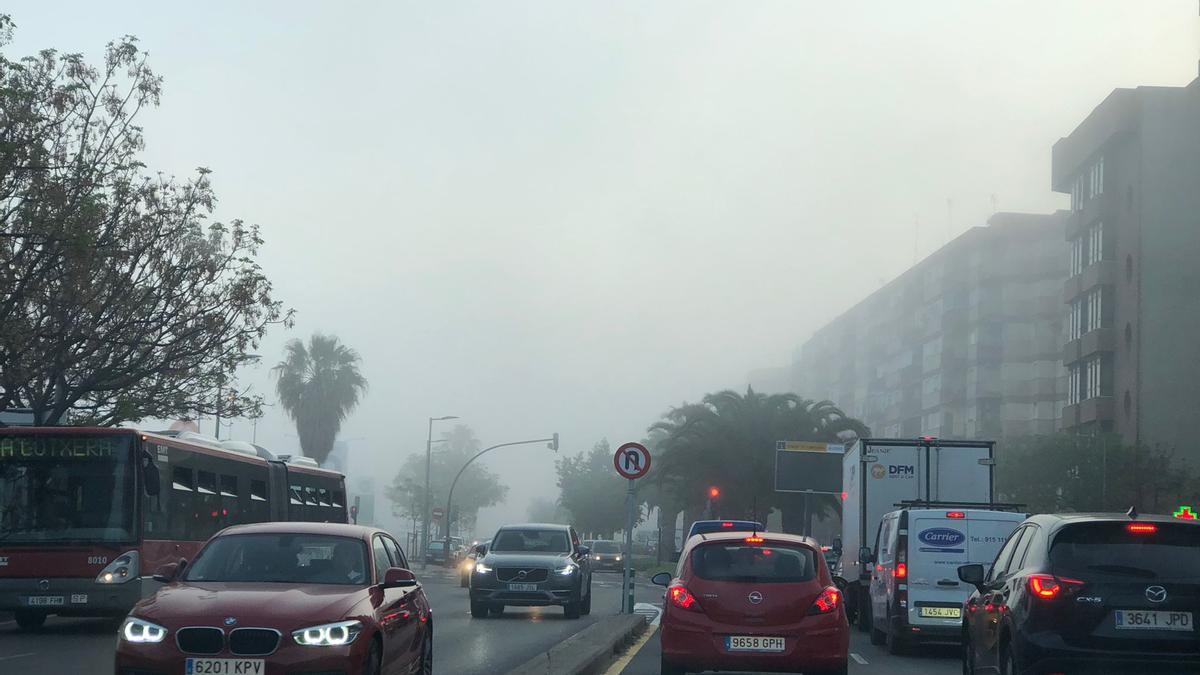 València ha amanecido hoy inmersa en una espesa niebla.