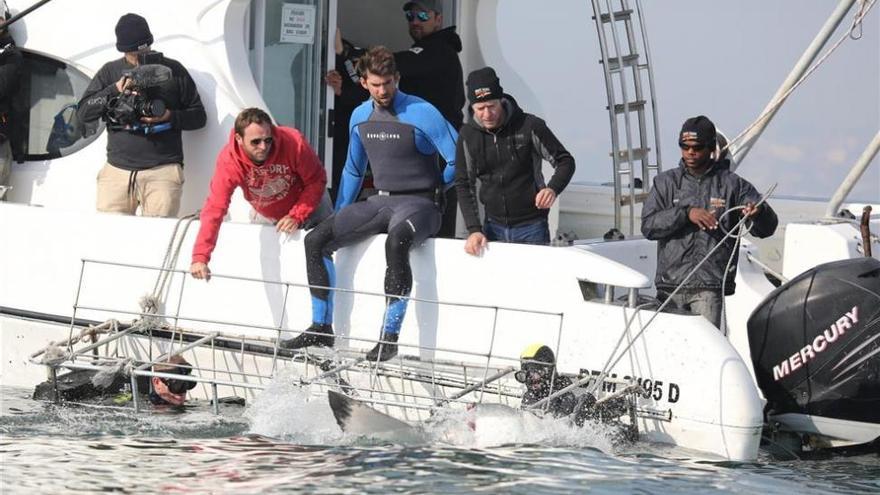 Michael Phelps vive el &quot;gran desafío&quot; de nadar contra un tiburón blanco