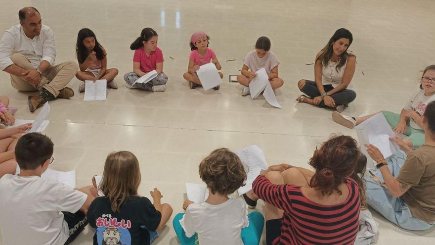 Niños asistentes a la sesión inaugural de ayer. | FdV