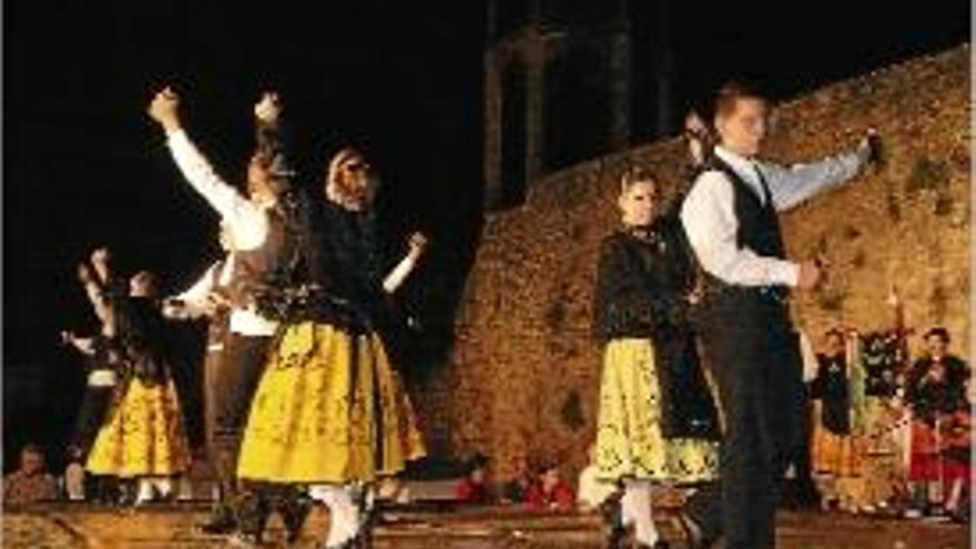 L&#039;Associació Raices Urdeñas de Toledo en la seva actuació al festival.