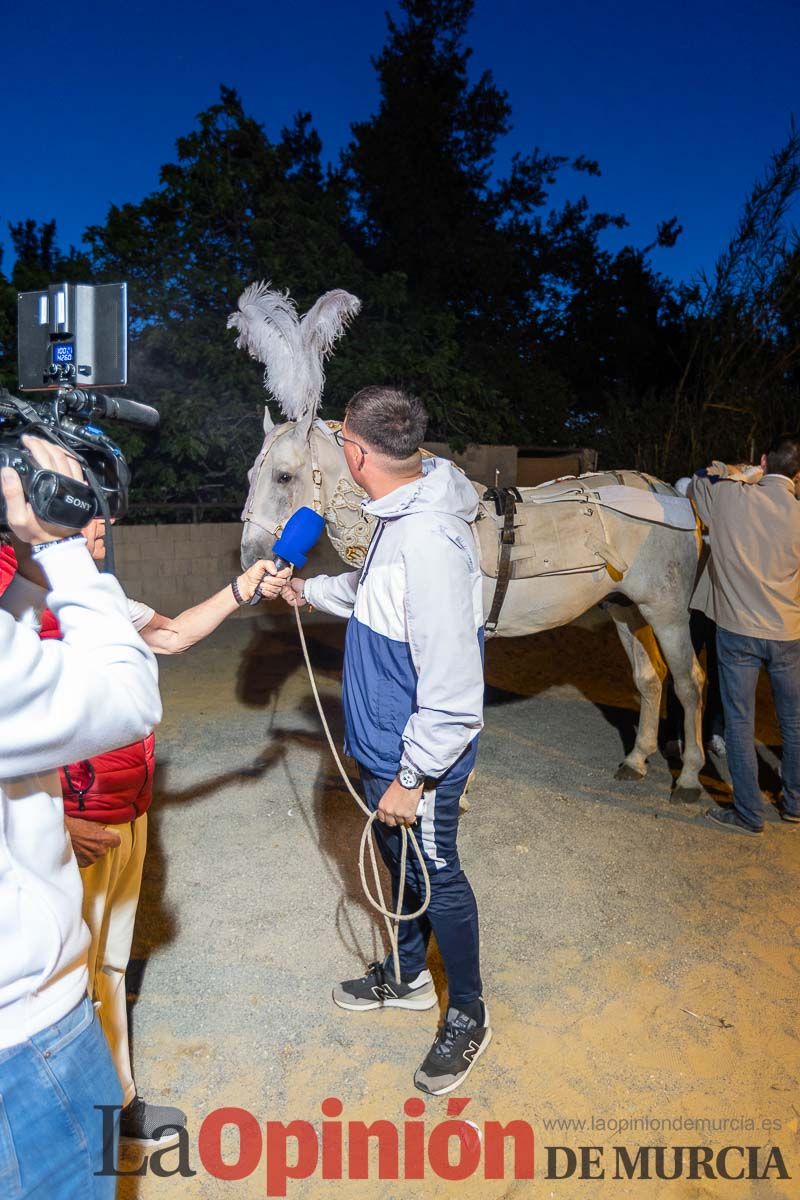 Vestir a un caballo del vino en la mañana del dos de mayo