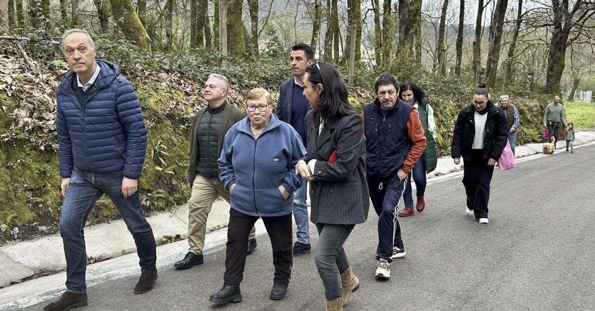 La carretera conecta el núcleo de Pastoriza con la PO-313 y constituye la única alternativa de acceso. | FDV