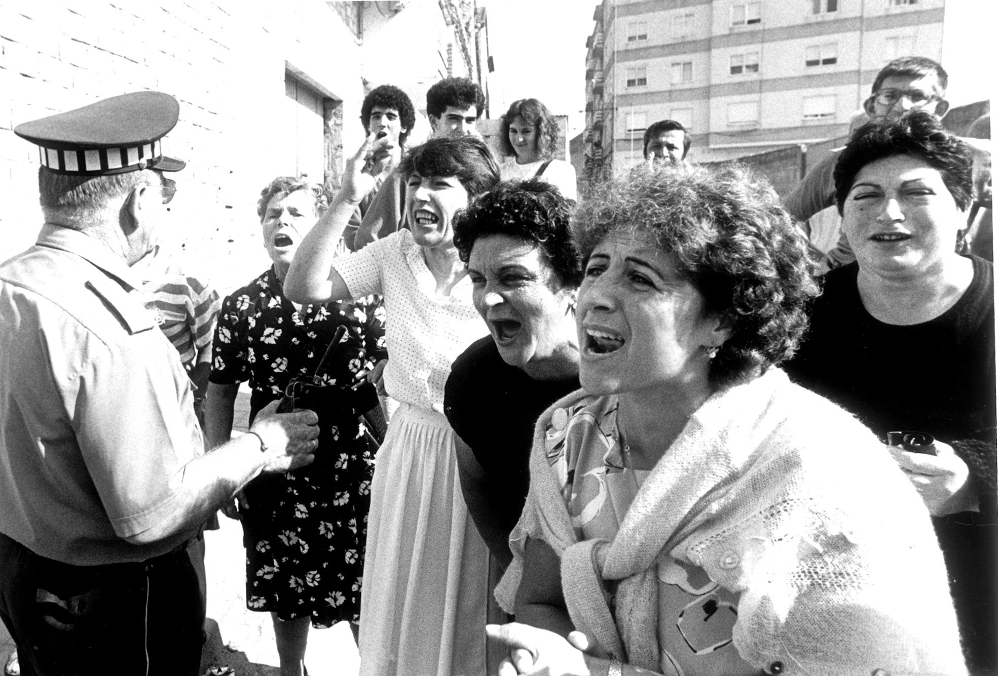 El conflicto de la contribución en Cangas: protestas y un alcalde asediado que no pudo volver a entrar en el Concello