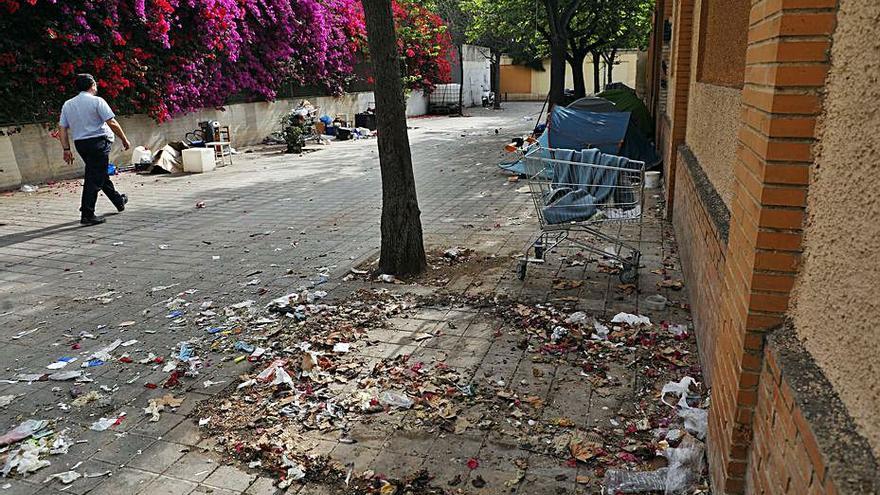 Desalojo de la calle Gaspar Bono. | M.A. MONTESINOS