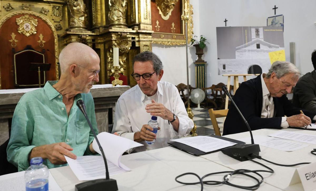 Elías Torres conversa con Michael Moran durante la presentación del libro en Eivissa.