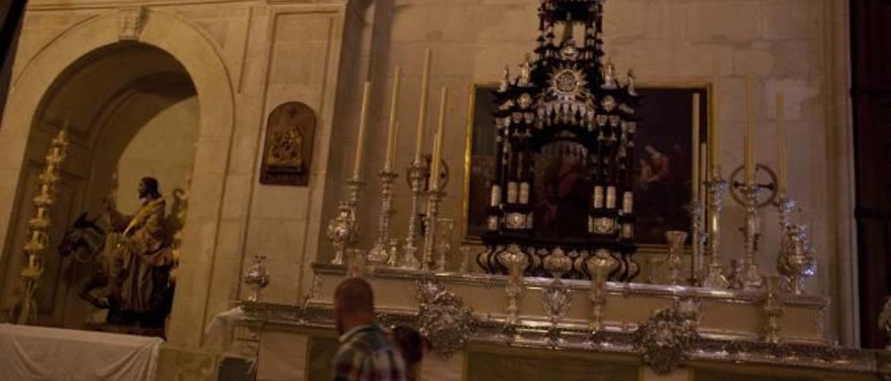 El Santísimo se exponen la basílica de Santa María.