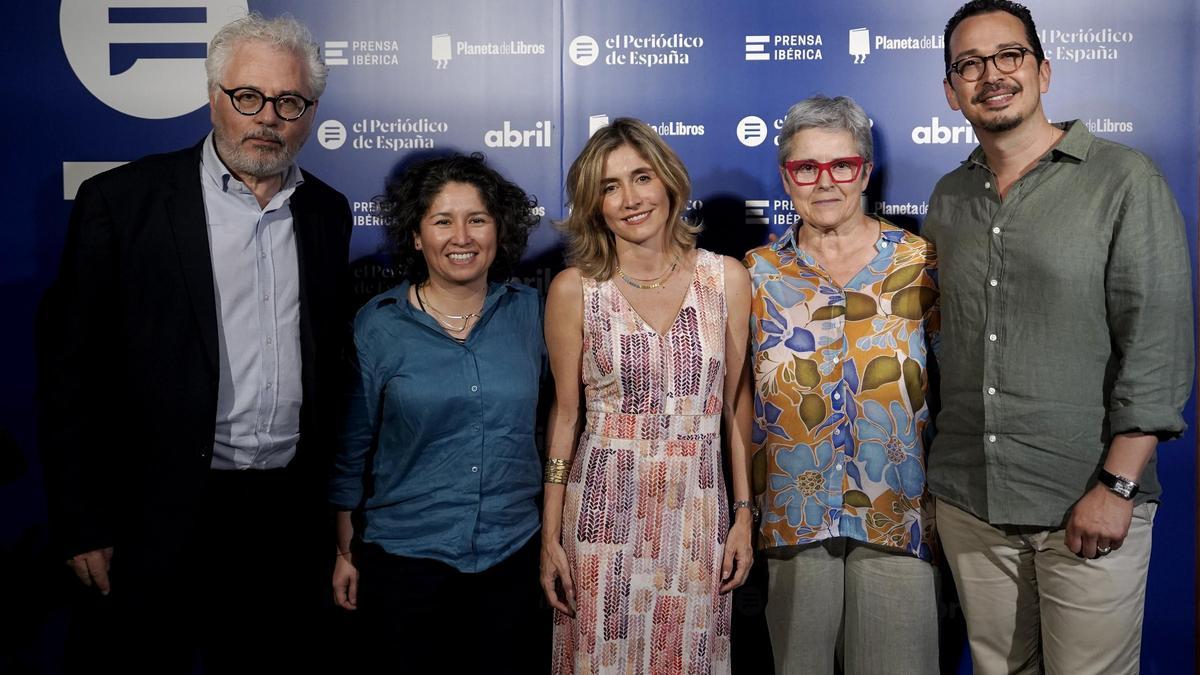 Alex Sàlmon, director de ‘abril’; Dejanira Álvarez,directora de la Feria Internacional del Libro de la Ciudad de Nueva York (FILNYC); Ainhoa Moll, directora editorial y adjunta a la Presidencia de Prensa Ibérica; Eva Orúe, directora de la Feria del Libro de Madrid, y José Higuera López, presidente de  Feria Internacional del Libro de la Ciudad de Nueva York (FILNYC).