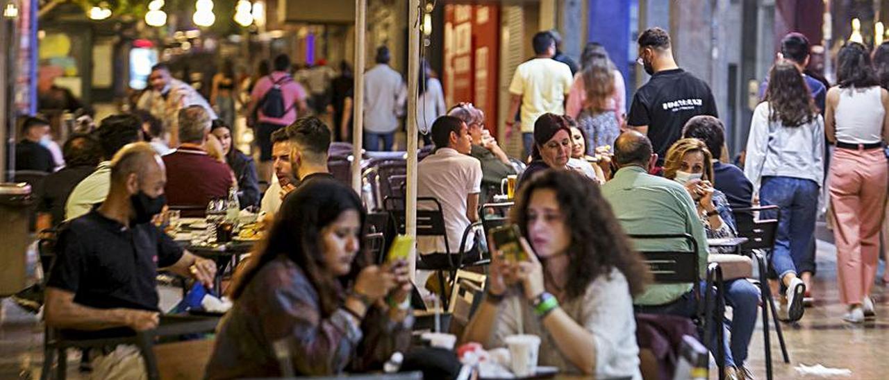 Las terrazas de Alicante el pasado domingo.