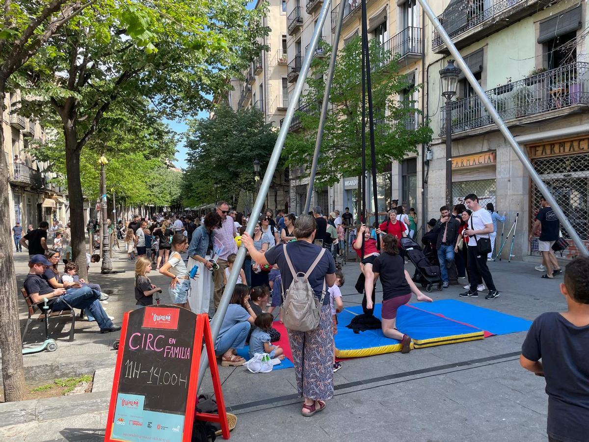 Diumenge de circ i música a la Rambla per les Festes de Primavera