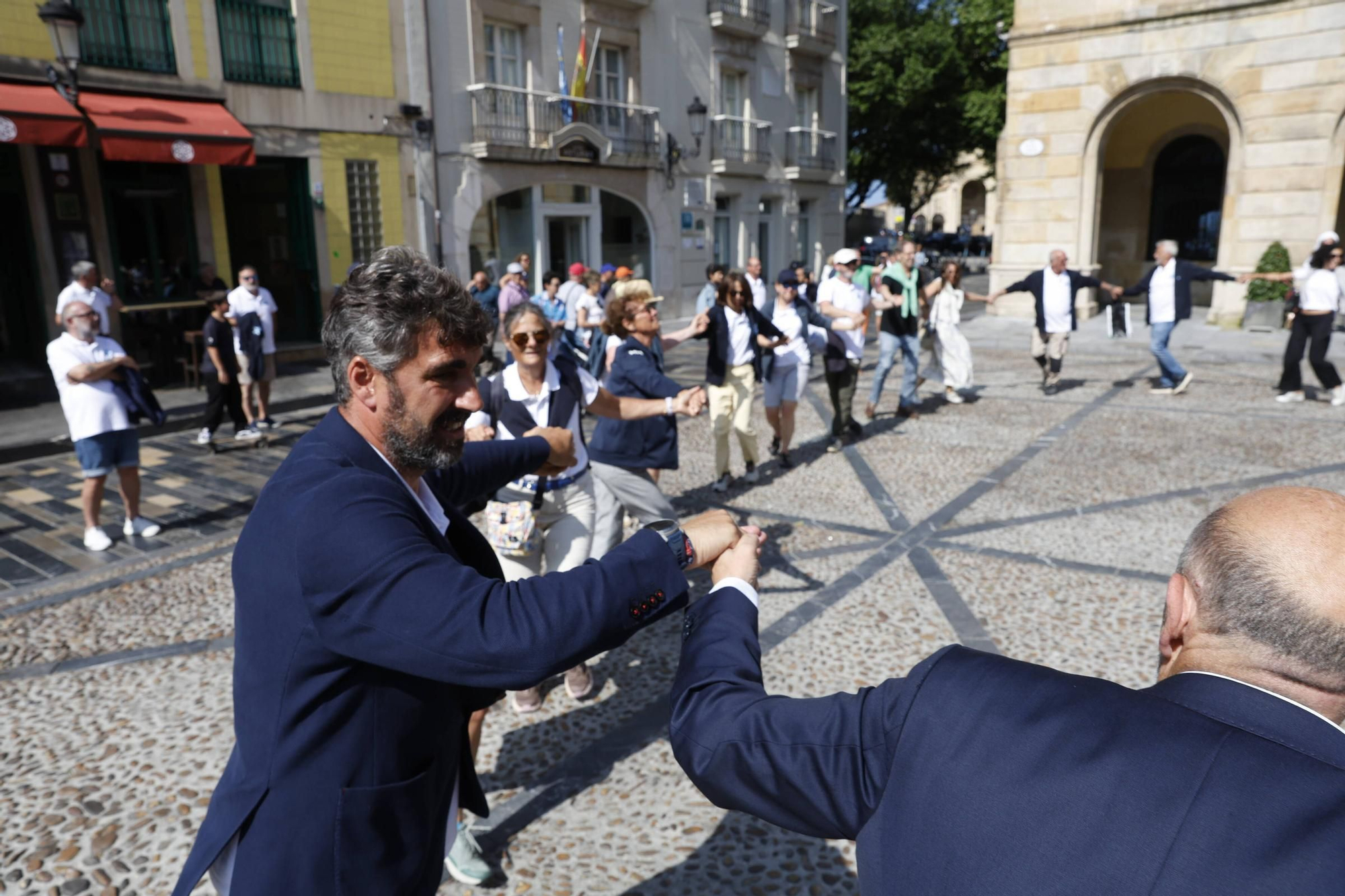 Gijón fija la colaboración entre los municipios del Camino de Santiago por mar en el norte de España (en imágenes)
