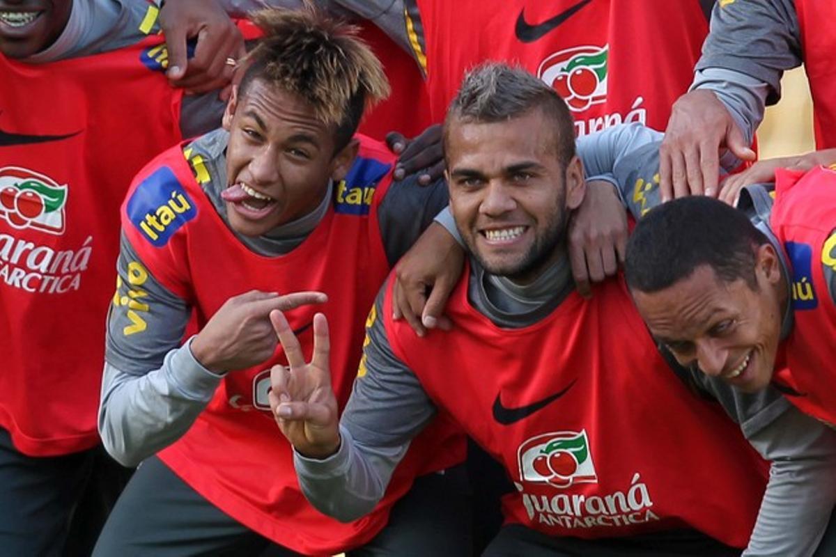 Neymar junto a Dani Alves