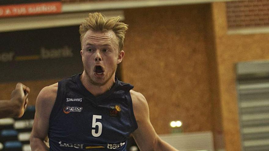 Harald Frey, durante el partido ante el Breogan, en Pumarín. | Miki López