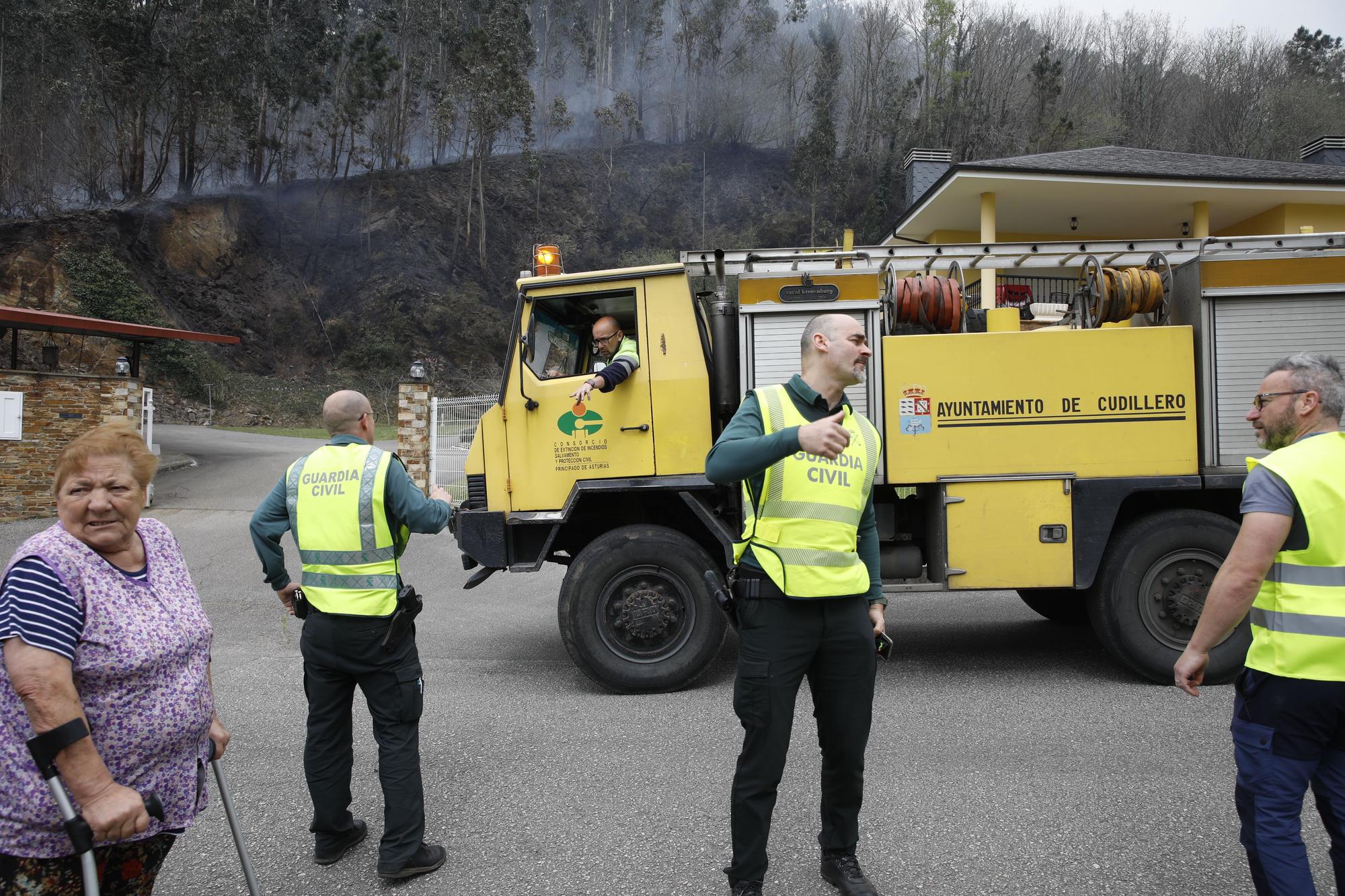 Incendio en la zona de San Pelayo de Tehona, en Valdés