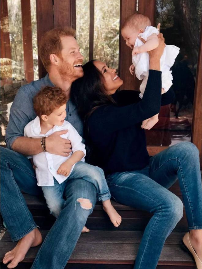 Los duques de Sussex con sus hijos, Archie y Lilibet Diana