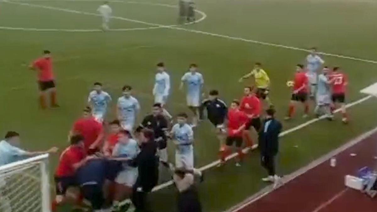 Imagen de los incidentes en el partido entre el VPV Hornachuelos y el Ciudad de Lucena B.