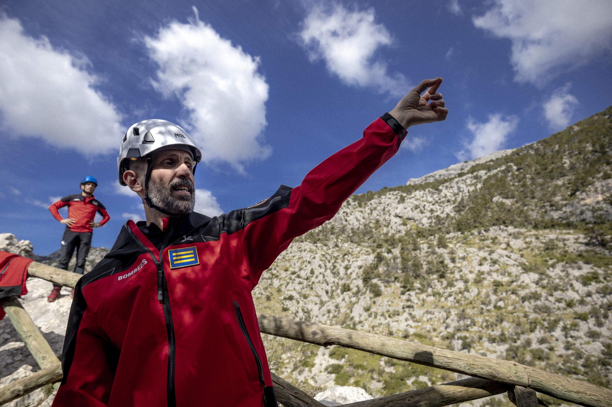 Los Bombers de Mallorca entrenan los rescates de montaña en Tossals Verds