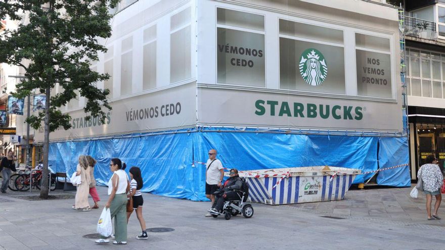 Starbucks ultima su apertura en el Obelisco