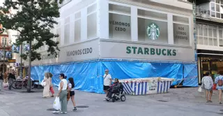 Starbucks ultima su apertura en el Obelisco